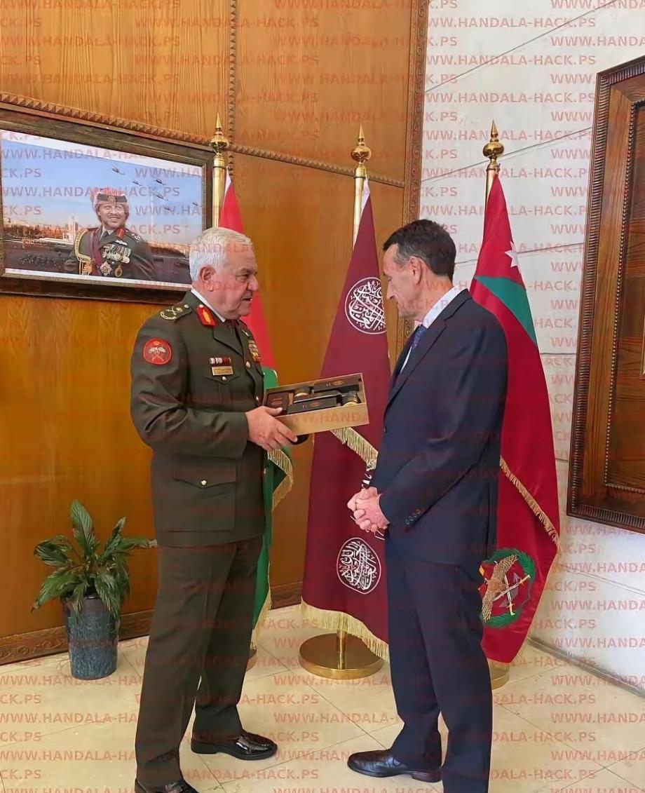 伊朗黑客刚刚发布了一张照片！

伊朗关联的汉达拉黑客团队刚甩出一张照片，直接把全