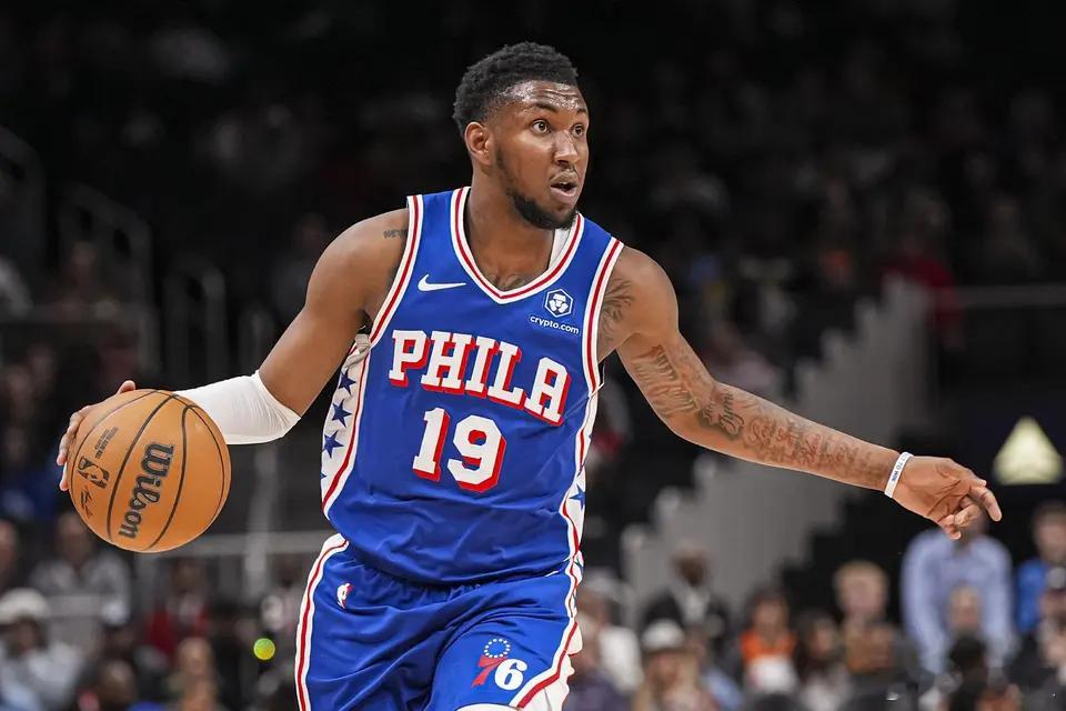 NBA夏季联赛，76人74-58战胜奇才。本场比赛，76人球员贾斯汀-爱德华兹表