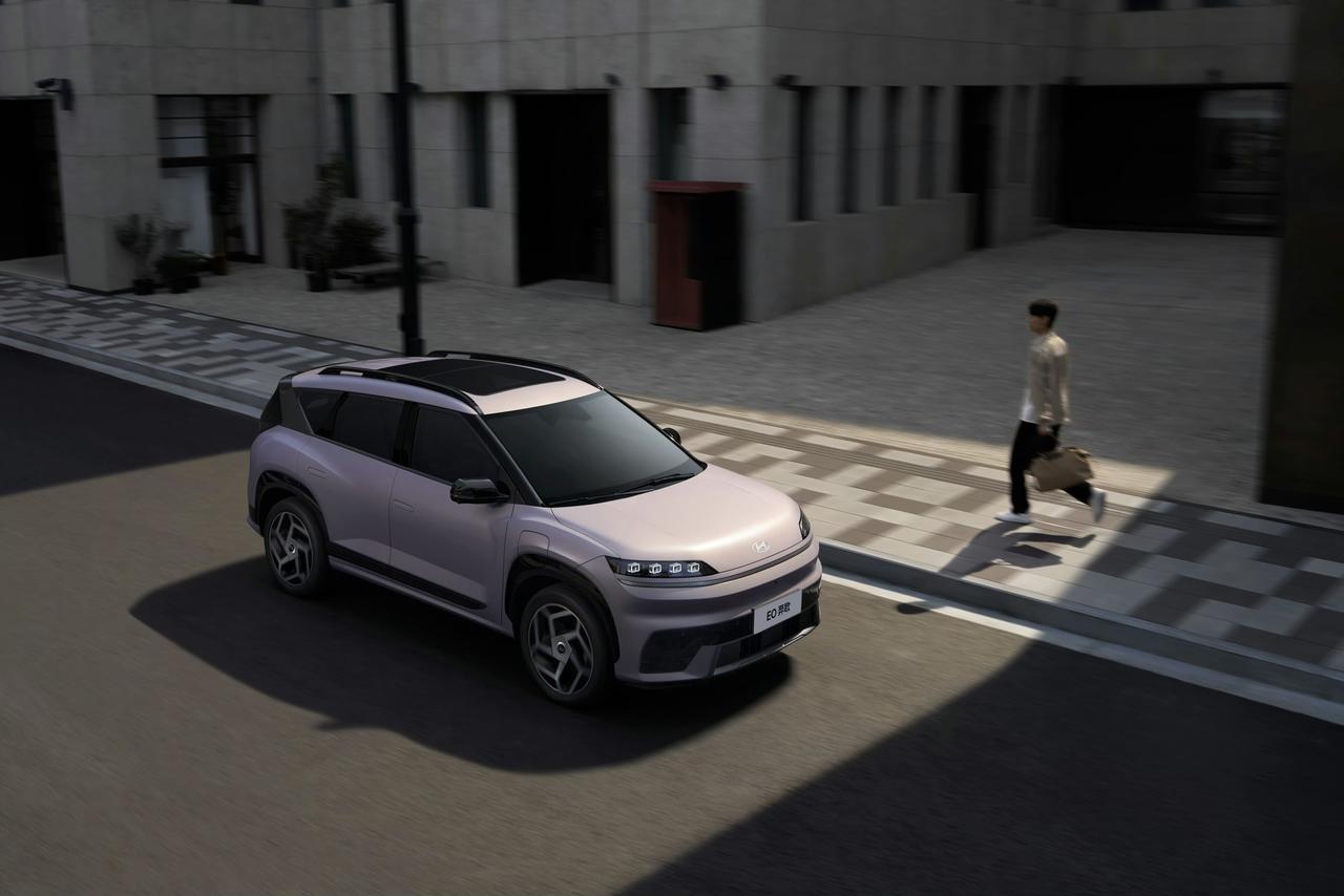 购买北京现代EO羿欧的六大硬核理由：

1、安全铠甲，开得放心‌。
车身高强钢占