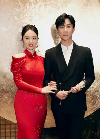 演员董璇说：“我再婚前无数次告诉自己以后不会再生小孩儿，但是现在一步步的被我老公