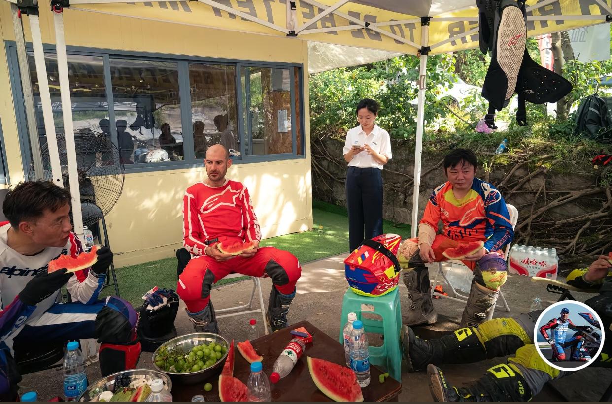 德比斯回去后传来消息，希望年底再来中国。

德比斯说结束了自己人生中首次中国之行