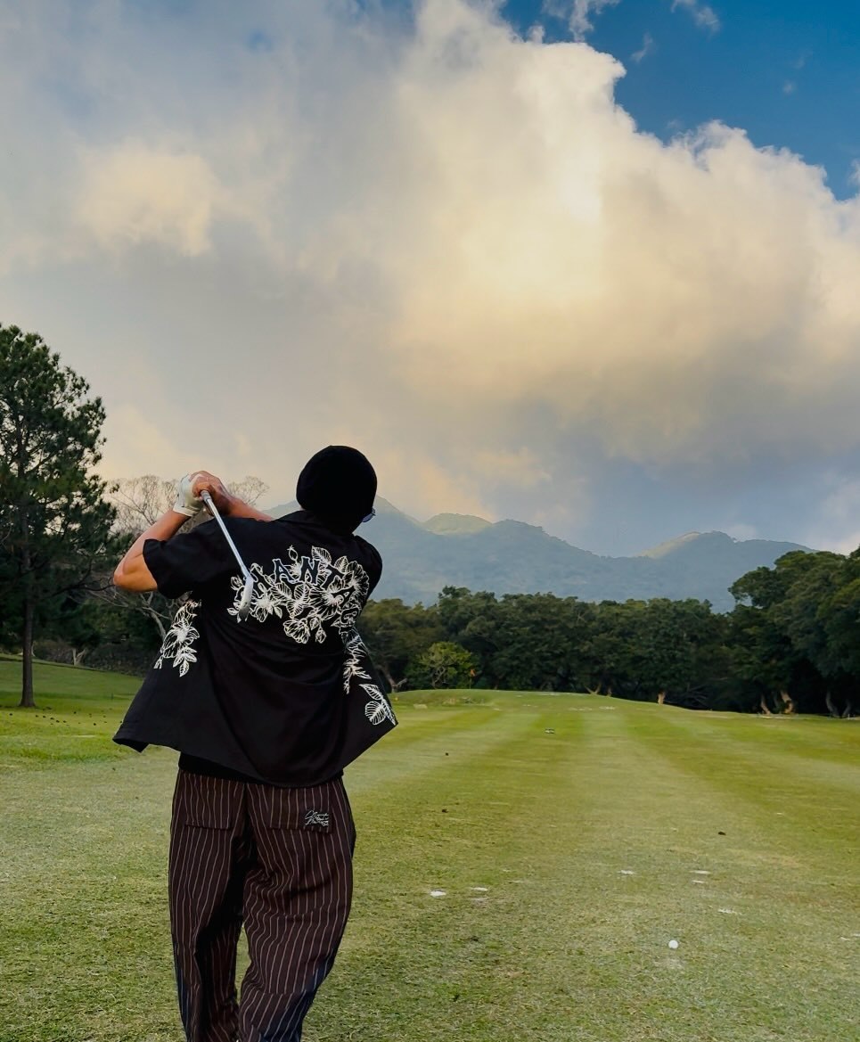 周杰伦  20251212更新Instagram杰伦：白天高爾夫 晚上網球 其實