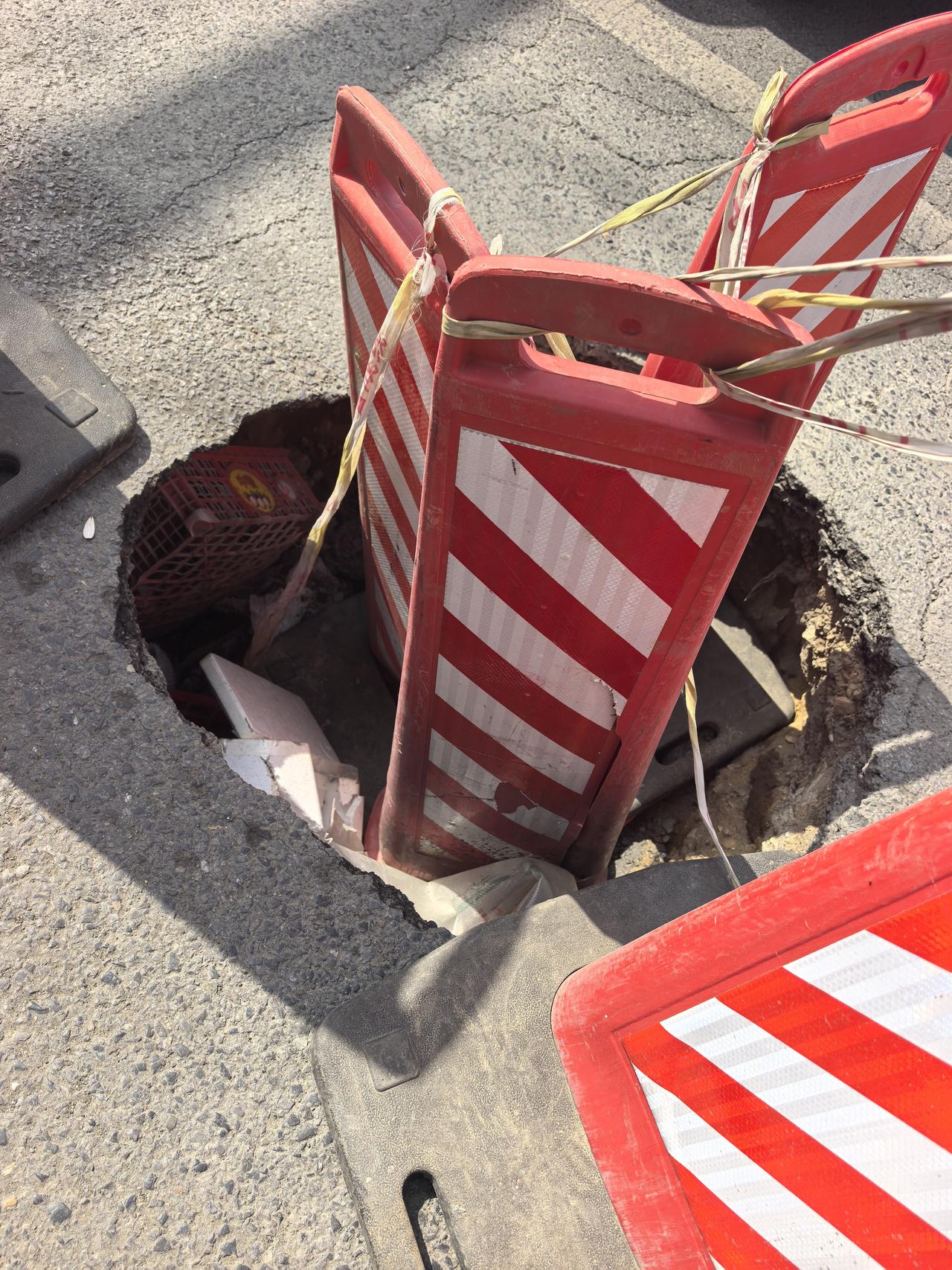 苏家屯车主有个事求帮解决！十多天过去了，但是马路下水盖还没给修，车辆行驶缓慢，公