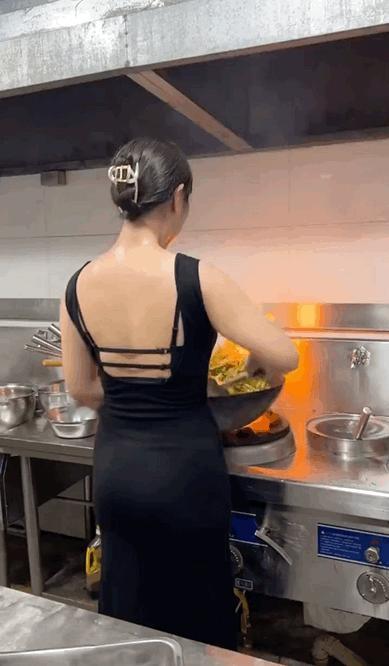 看菜相可口不可口的无所谓了#会下厨的女子# #身材自信从容展#