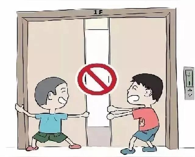 河南开封，老人生病叫了救护车，物业却恶意关停电梯，让抬着走楼梯下12楼！业主怒斥