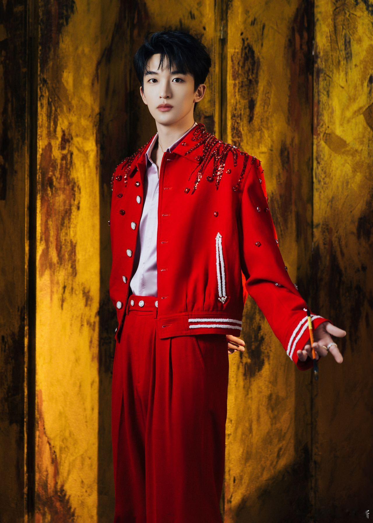 黄子弘凡全年无休，发单曲、跑综艺、挑战粤语，终于登上春晚。 黄子弘凡首登央视春晚