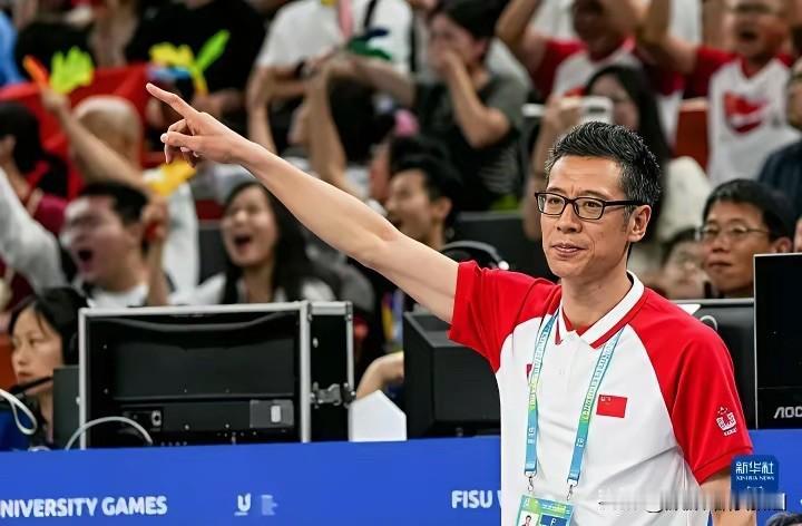 大家同意吗？网友呼吁李笋南替换宫鲁鸣

李笋南是个战术大师，普遍认为，他在临场调