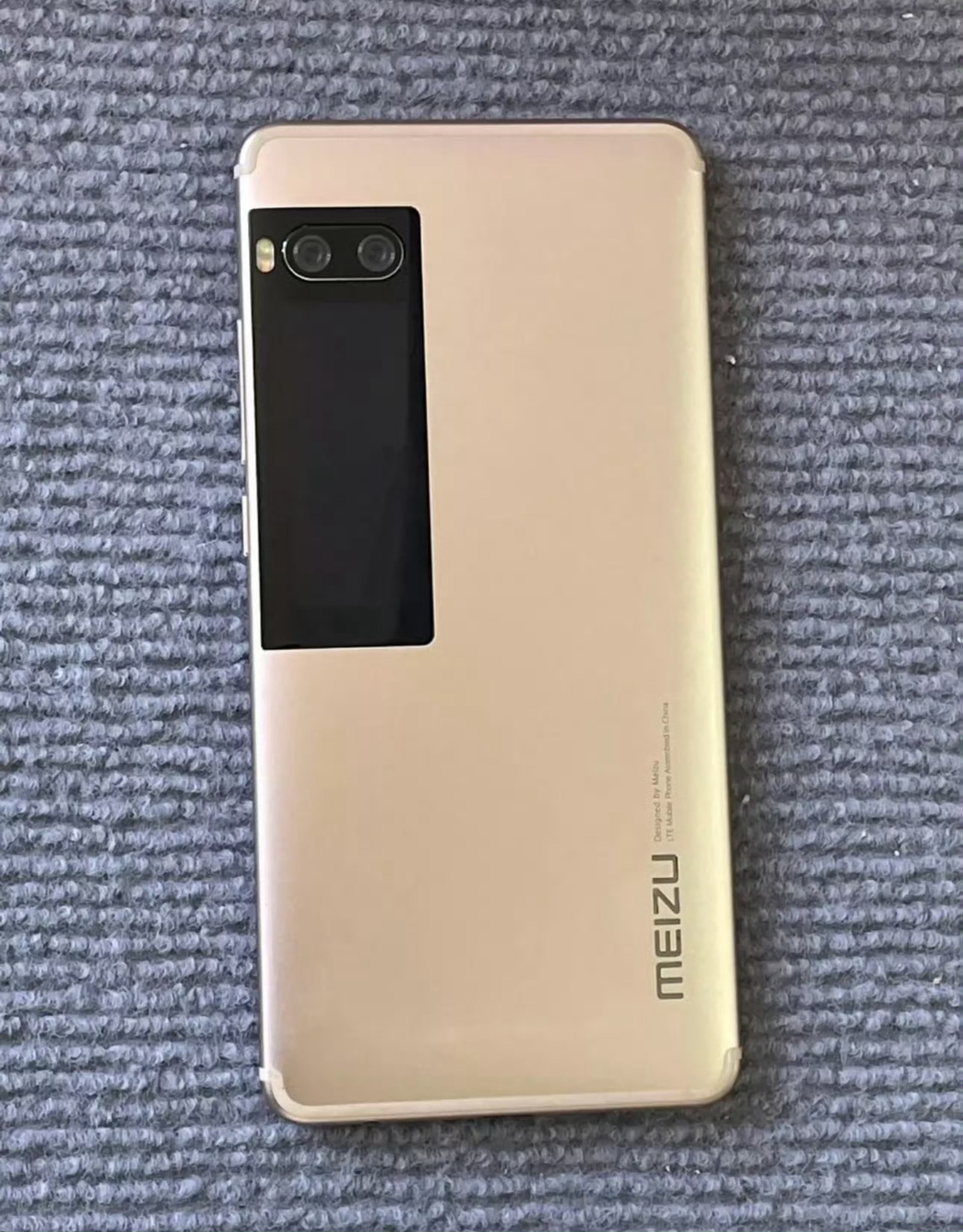 以前魅族最吸引我的就是J.Wong的工匠精神和极致设计，以前真是有机会做到国内前