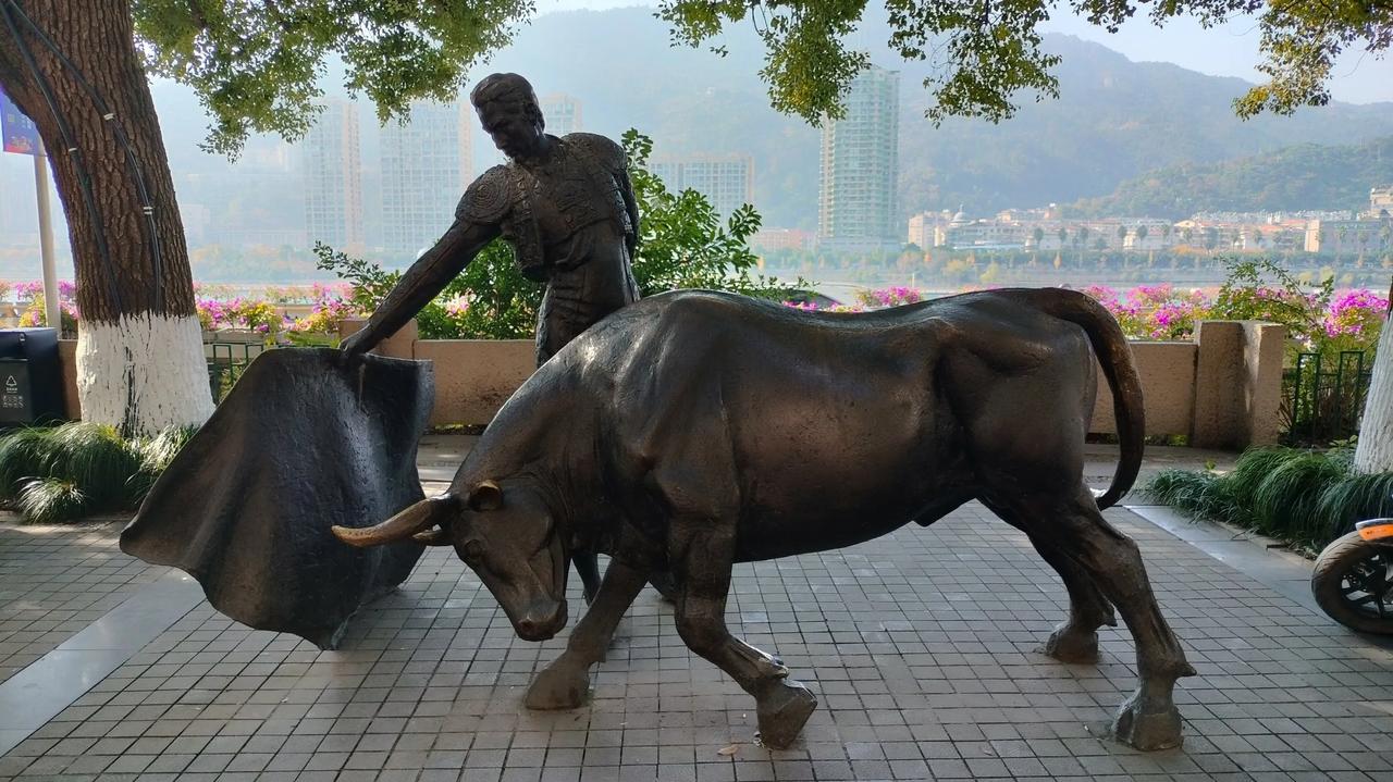 美苏两个超级大国将陷入战争的泥潭?
乌克兰凭一国之力，将俄罗斯拖入战争的泥潭。乌