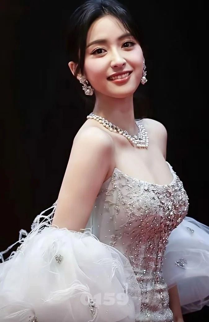 为了事业线，沈月真是努力了 