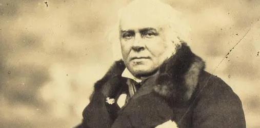 1860年，额尔金在圆明园放了一把火，烧了三天三夜。三年后，他的住所被雷劈中引发