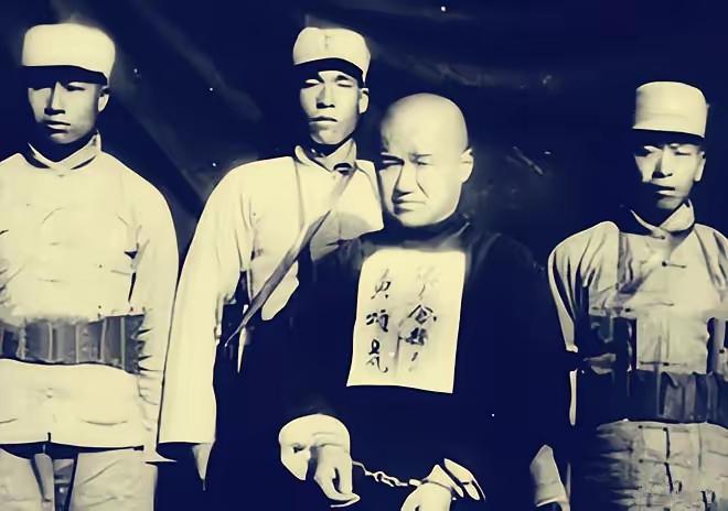 1951年，汉奸头子张百奎在巨鹿县被执行枪决，但行刑人员却没把他打死，围观群众见