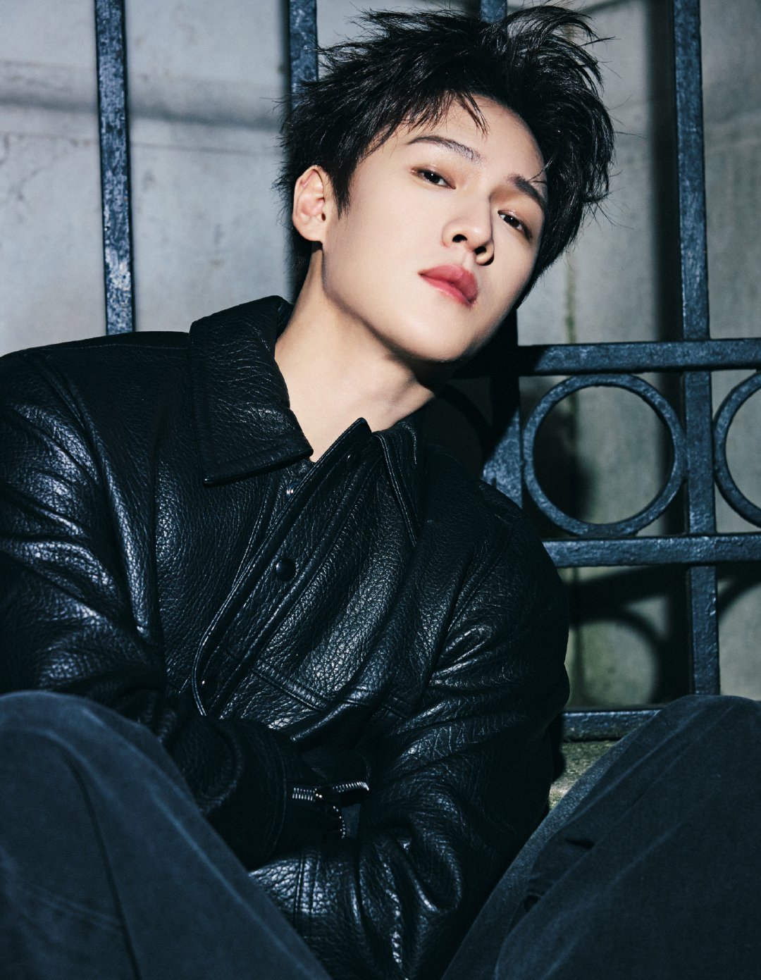 李昀锐📸in Acne Studios + Tiffany巴黎夜色下的魅力型男