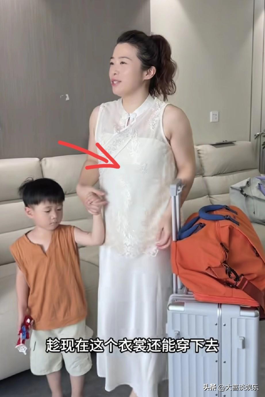 真不想再关注小韩一家了
两口子整天假惺惺地演戏
为了拍带货视频让4个孩子当演员