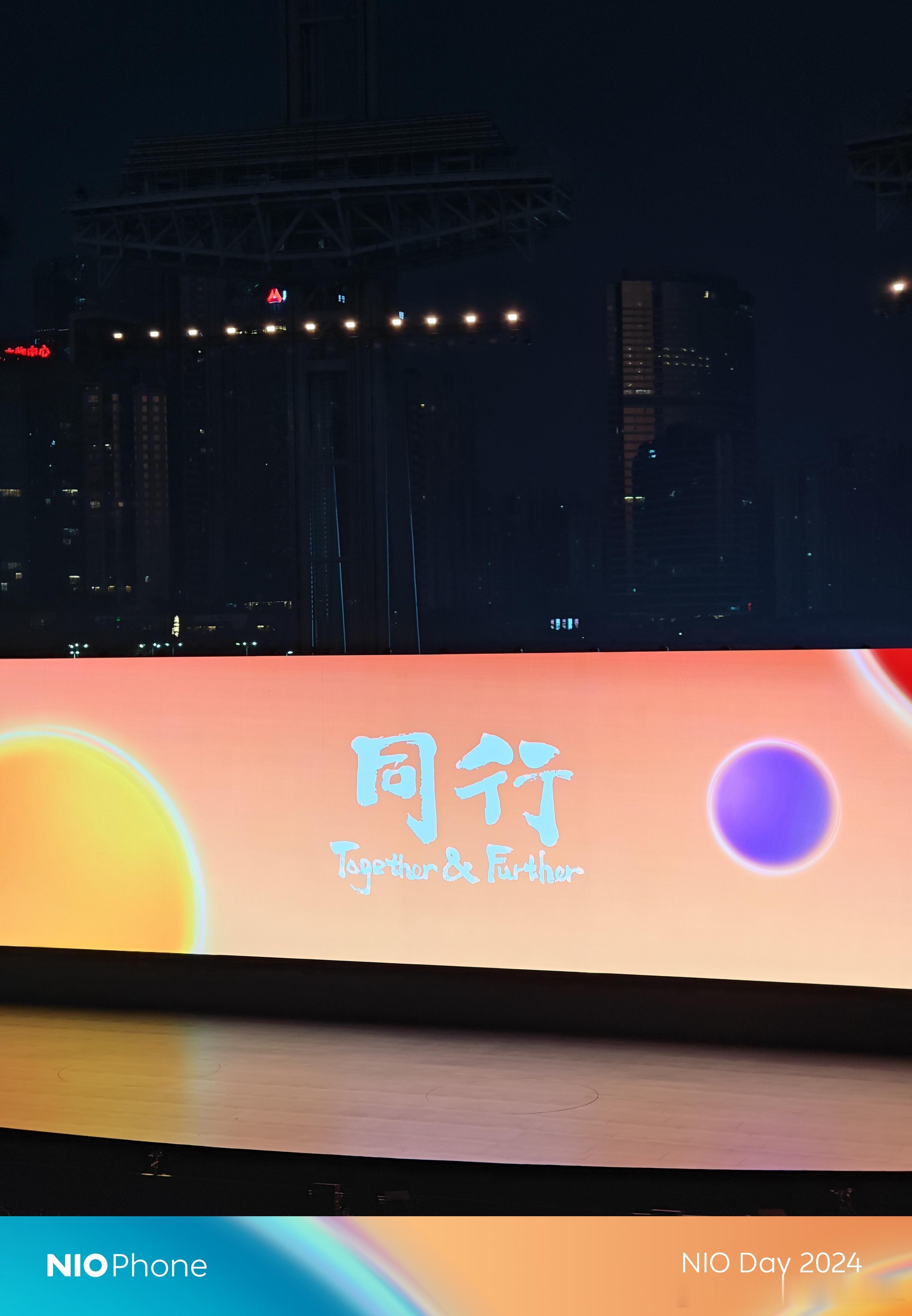 朋友啊 同行吧有我们坚定的出发每个彼岸的梦 我们会到达朋友啊 同行吧力量在平静中