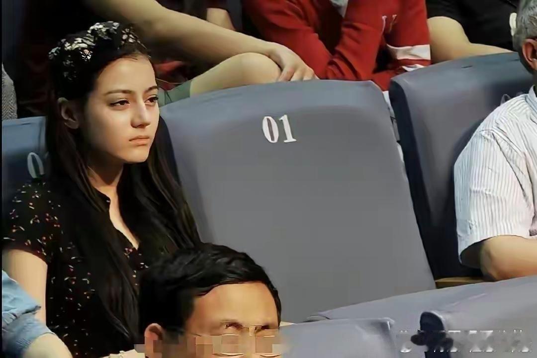大学时期的迪丽热巴，你觉得怎么样？ ​​​
