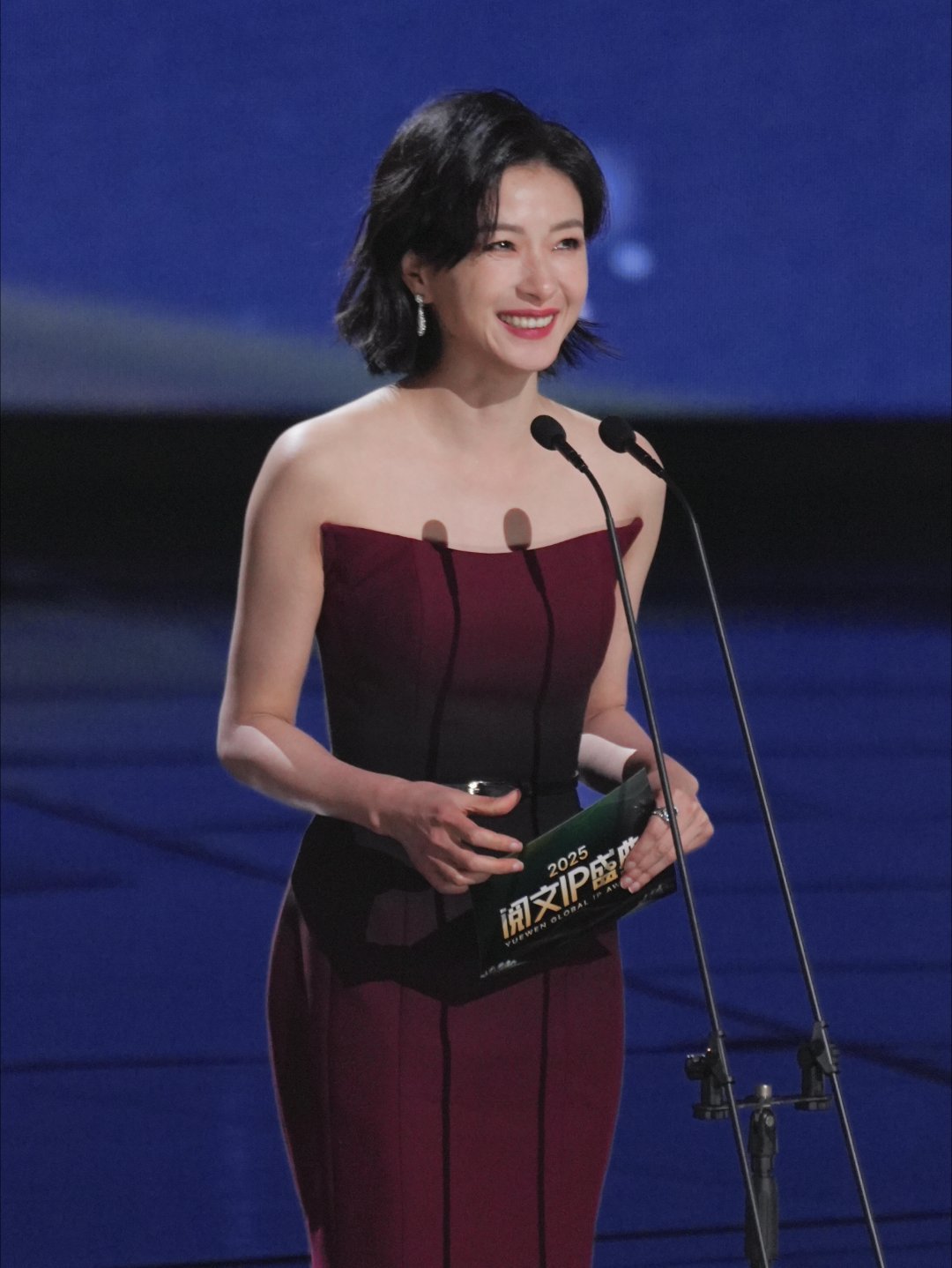 0个人能笑着从万茜哭戏里走出来丁玉娇起初满脸期待笑意盈盈，等瞧见孟万福的神色，声