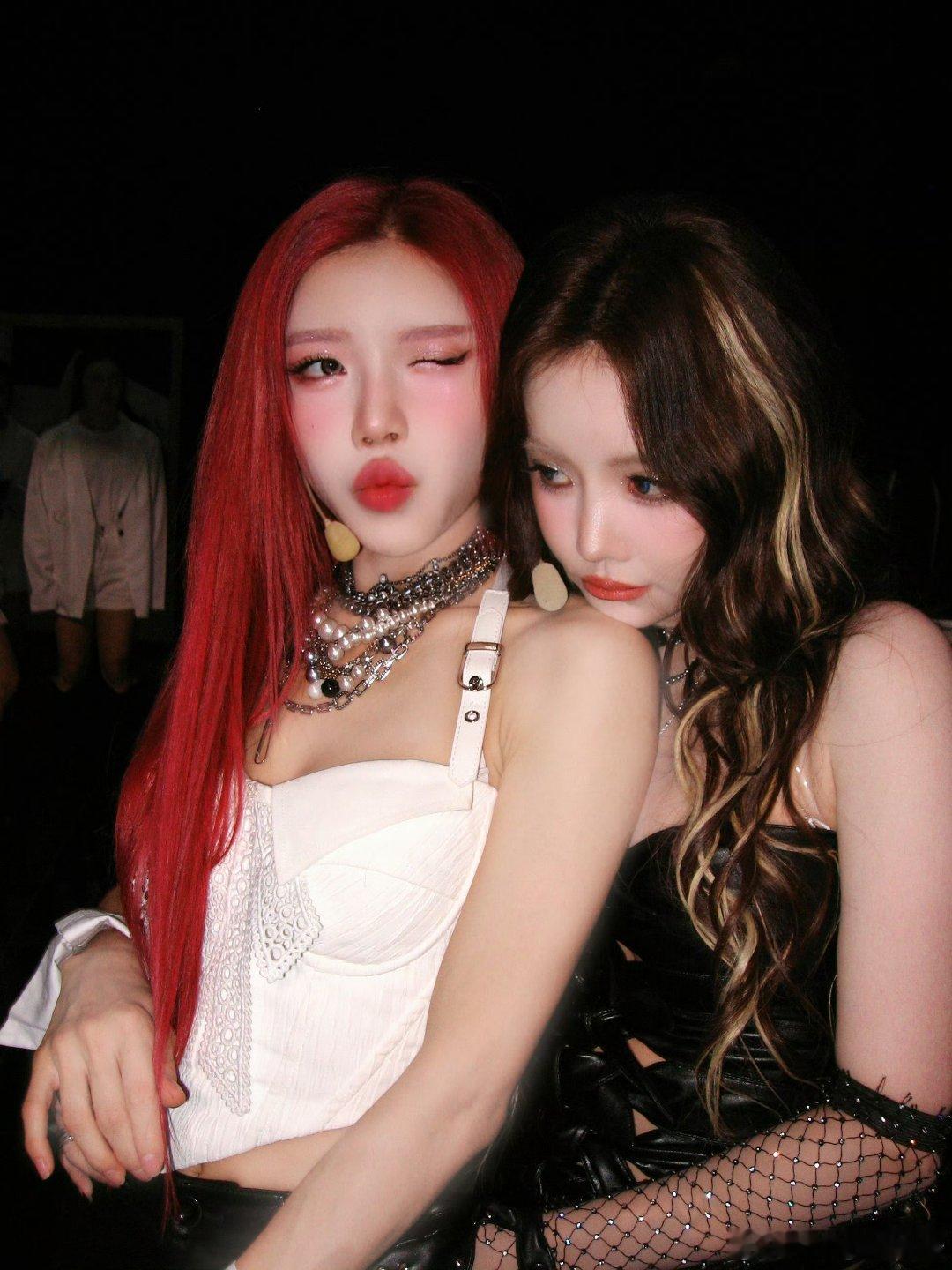 安崎三公队长不管是舞台实力还是控场气场都在线，安崎当队长靠谱又亮眼，看着就格外让