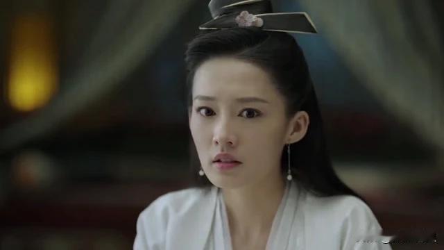 范思辙刚到北齐就一口一句嫂子，
范闲听到了会不会大耳刮子追过来
哈哈，想象这个画