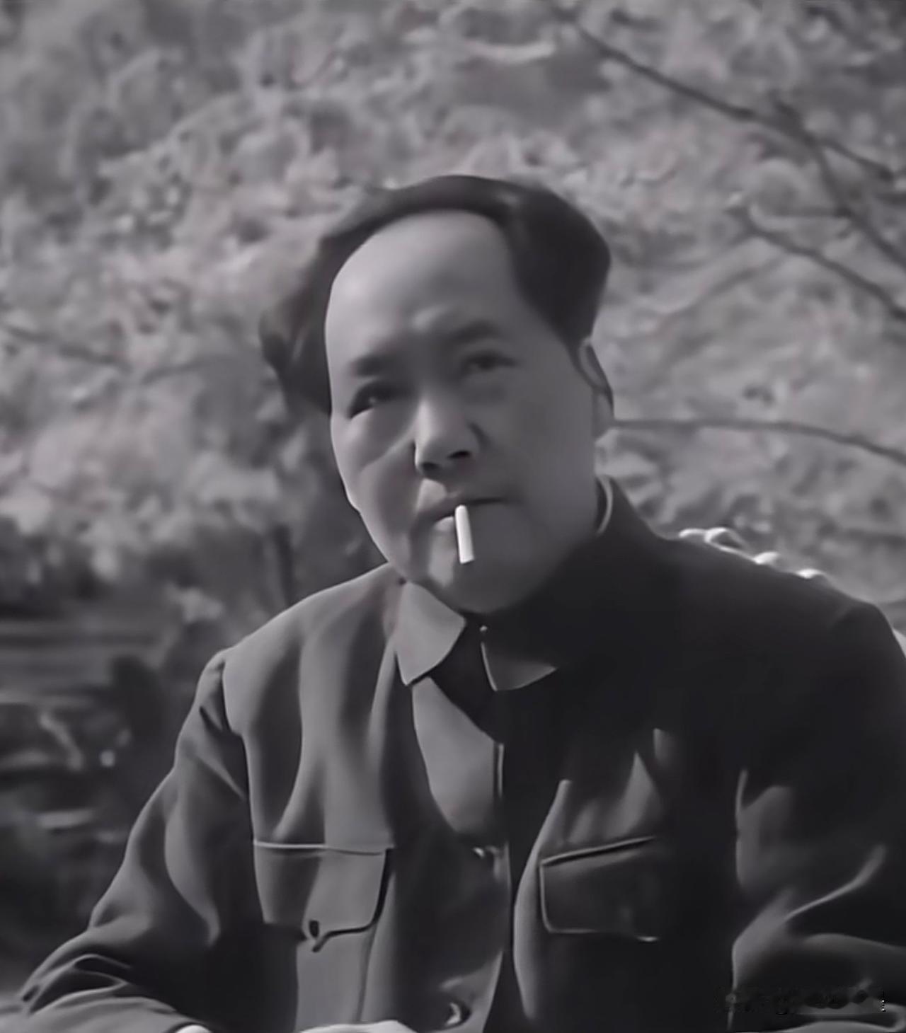 这张照片太帅了：霸气！
“春来我不先开口，哪个虫儿敢作声？”