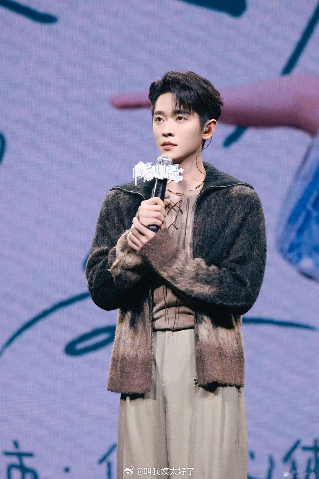 有网友问丞磊是不是该提前退役了？感觉95三个颜霸（+林允）都给他浪费了，大家怎么