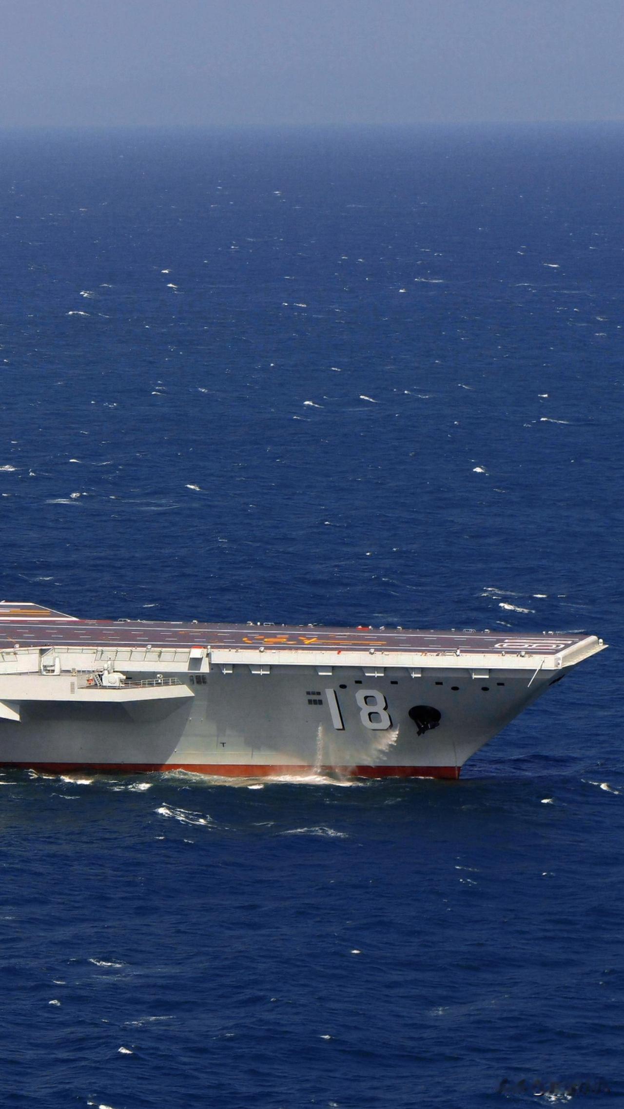 福建舰“神仙合照”被网友玩坏？热心军迷在线P图：这个滤镜才够味！

央媒照片拍的