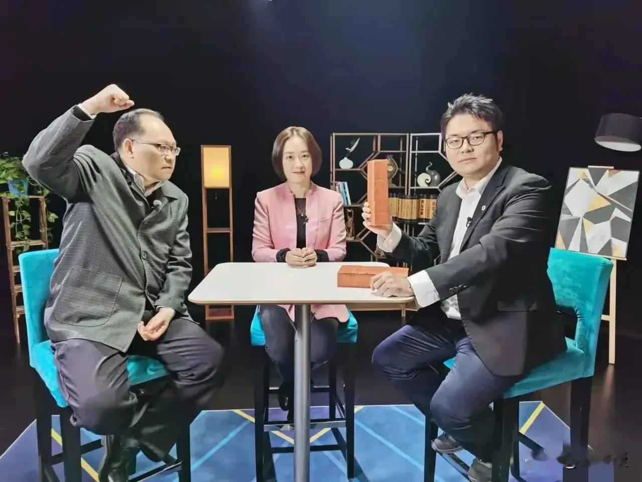 我2008年以后就没炒股了
听说有人今天一上午赚了52万
客观的说，你觉得这时候
