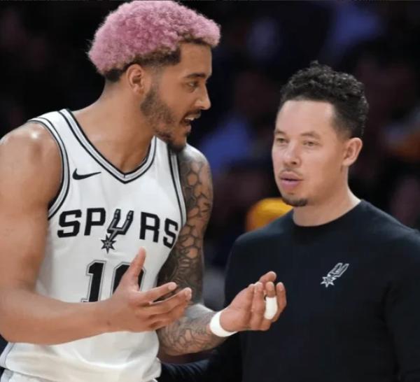 在马刺队并没有获得真正的机会！但是索汉这名球员依旧感激在马刺队的成长。就在近日，