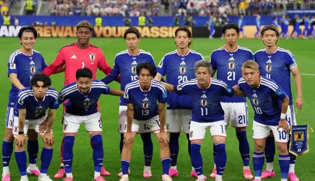 日本队1比1瑞典，看过这场比赛你会明白，世界杯夺冠的口号，纯粹是异想天开！
 