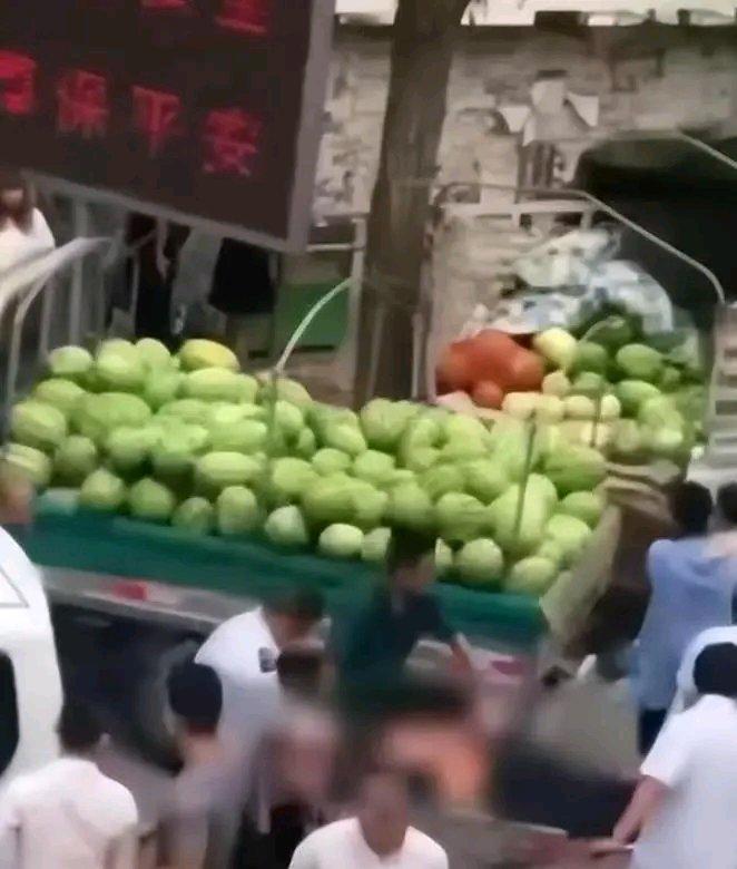 “兰州瓜农刺死城管”这案子一出来就备受关注。一审主犯被判7年6个月，关键是他精神