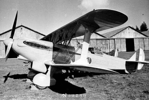 直到1938年，意大利仍在研究新型双翼战斗机，例如这款卡普里奥尼Ca 165原型