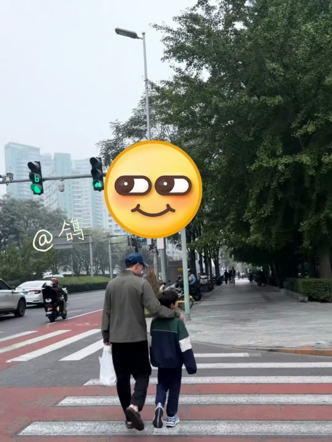 啊？这是马里奥？网友街头偶遇马龙和儿子马里奥，这真是男大十八变啊，长高了好多呀～