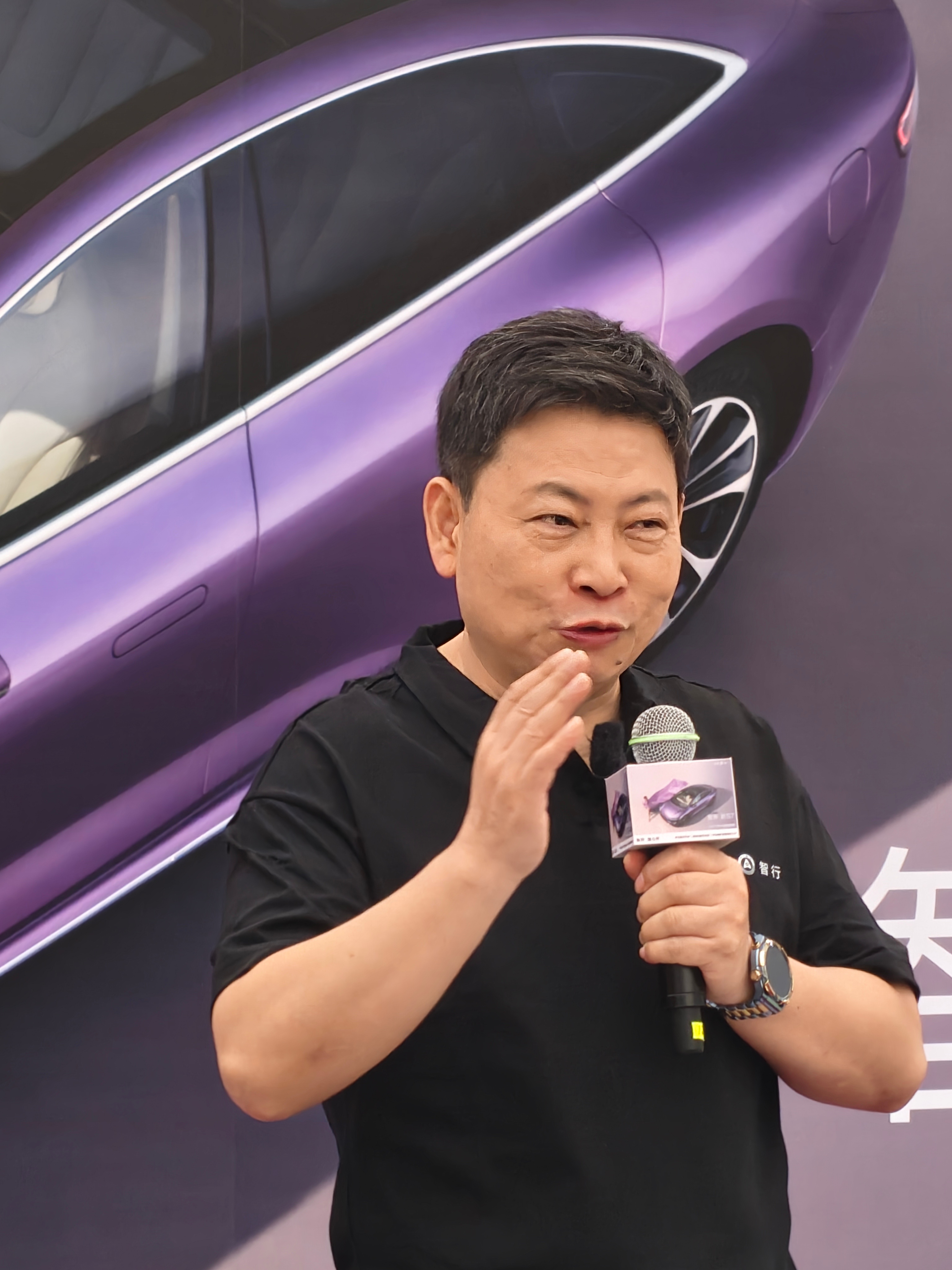 iOS微信内测聊天收发实况图这功能不错[二哈] 可以直接跟朋友们分享实况图了。期