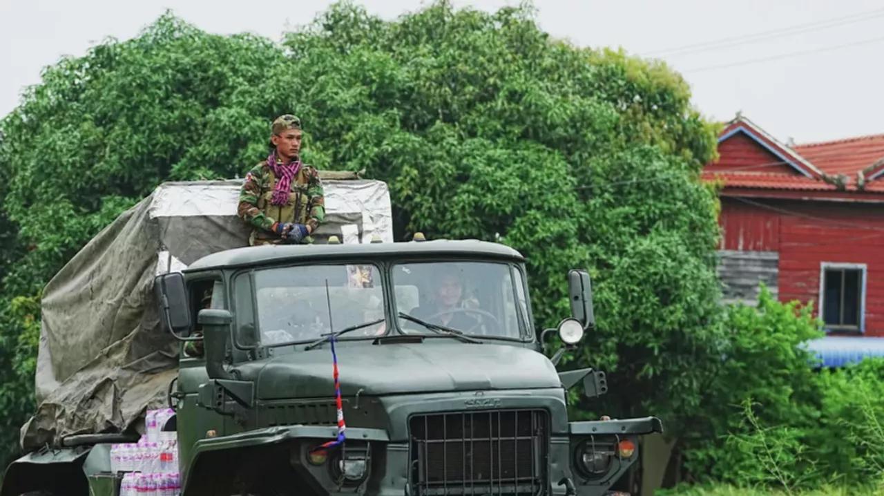 隔靴搔痒！
昨天，好大喜功的白宫主人在与泰国首相阿努廷和柬埔寨首相洪马内通电话后