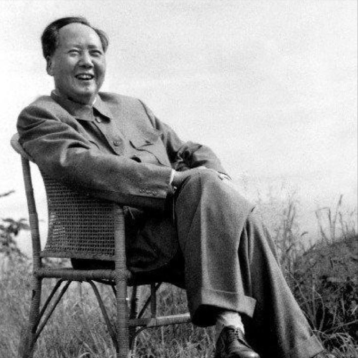 毛主席最霸气的十句话，句句振聋发聩！
 
一、谁要是搞腐败，我就割谁的脑袋，我要