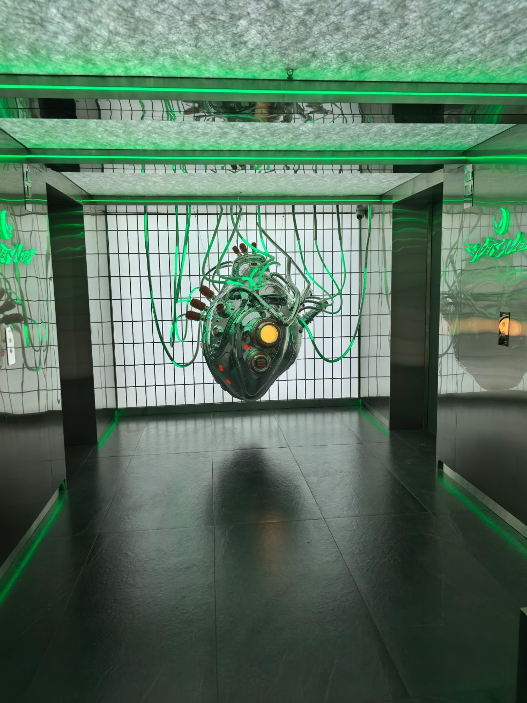 南京这个电竞酒店住的很舒服，虽然名字土了吧唧的叫赛博外星人，图标还很山寨，但是房