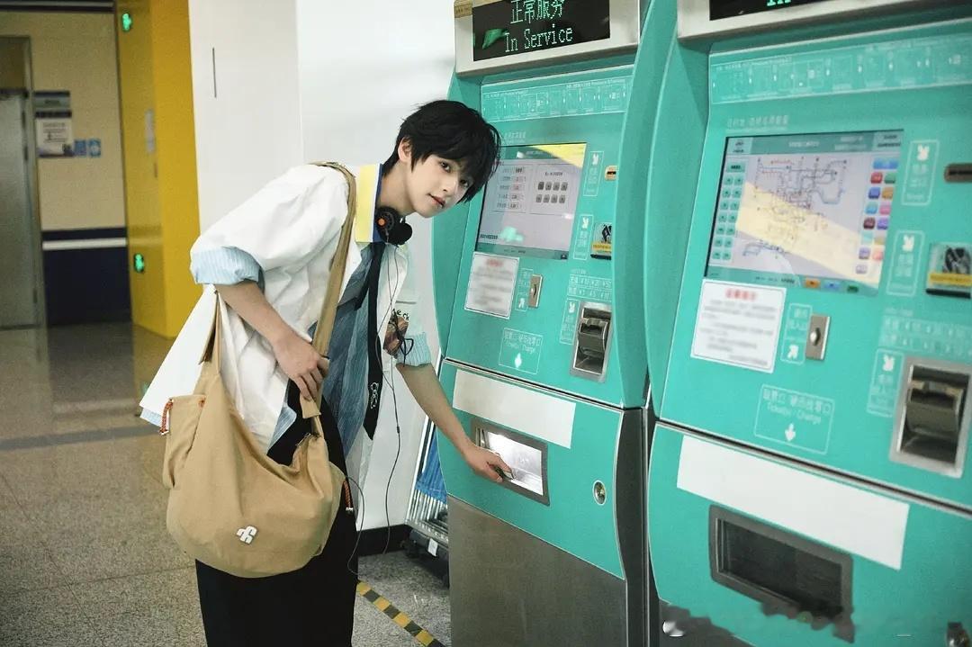 杨涵博生日照 地铁战神🚇 