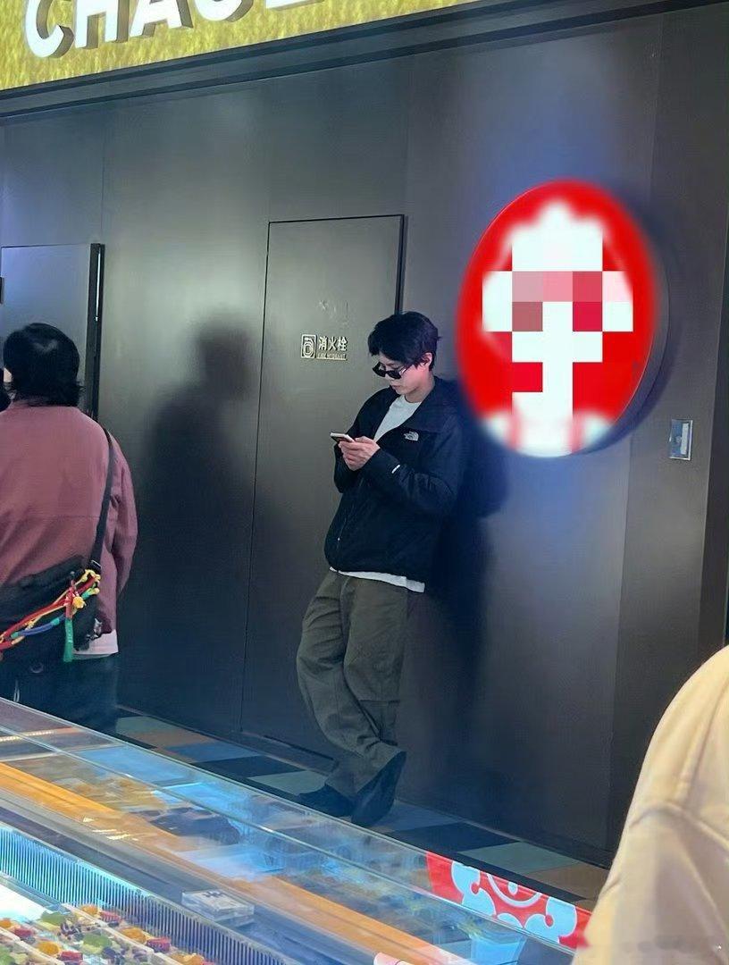 朴宝剑带三大箱行李返韩朴宝剑带着三大行李箱回韩国 朴宝剑带着三个大行李箱回韩国了