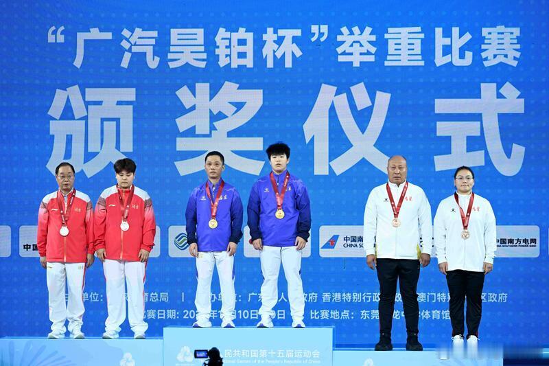 女举76公斤级，廖桂芳开把举起113公斤后放弃剩余两次试举，以1公斤优势领先吉林