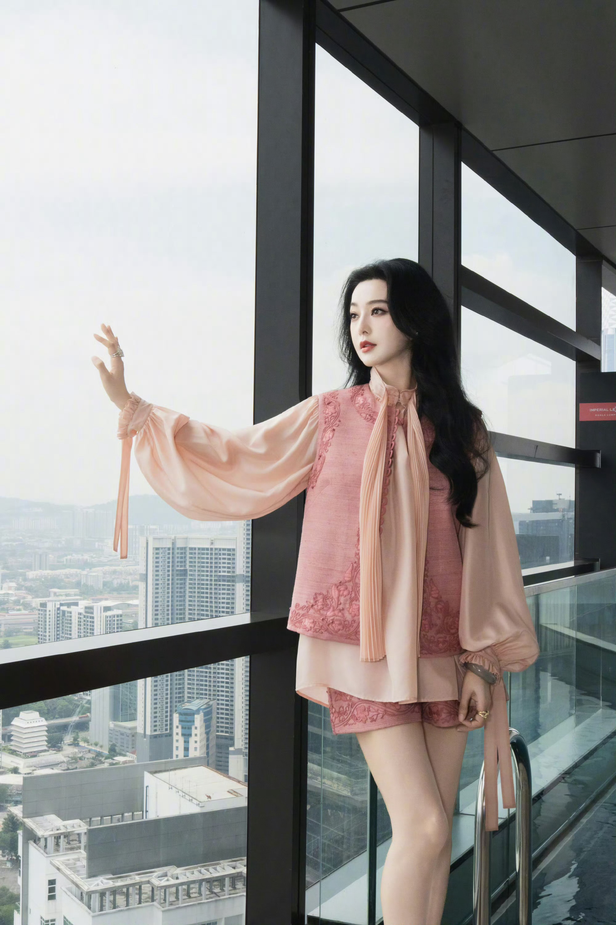 范冰冰携个人品牌FanBeauty现身马来西亚屈臣氏进行双场活动 ​​​