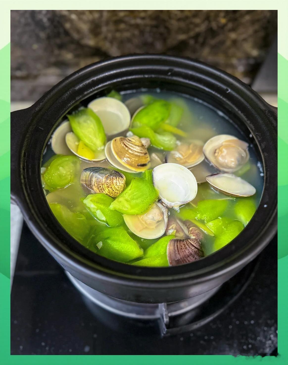 腊香与海味的相逢·默斋主人原创美食散文厨房窗面凝起薄薄水汽，恍若冬日河上轻烟。沙