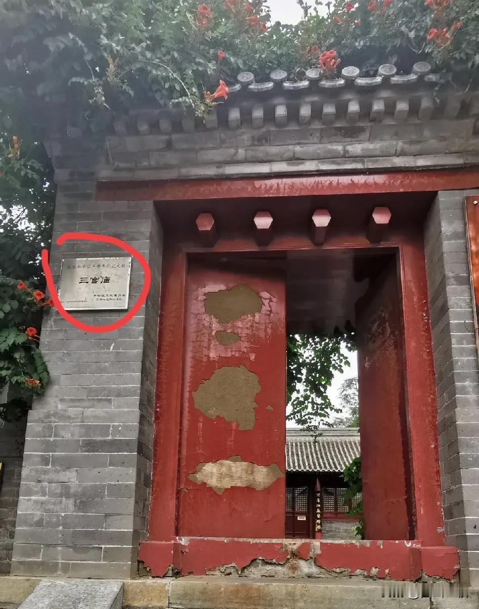 这两天路边烧纸的明显多了，这要说到传统的下元节。传统节日中，有上元节、中元节、下