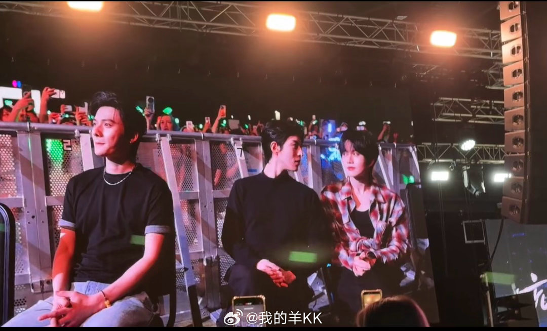 哎呀又讲小话 