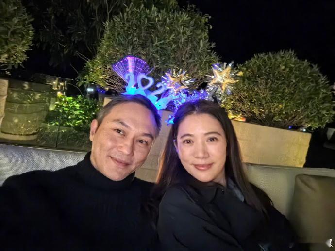 张智霖这老妖精，平时自拍老的不行，参加活动时化妆一下子年轻20岁 ​ ​​​