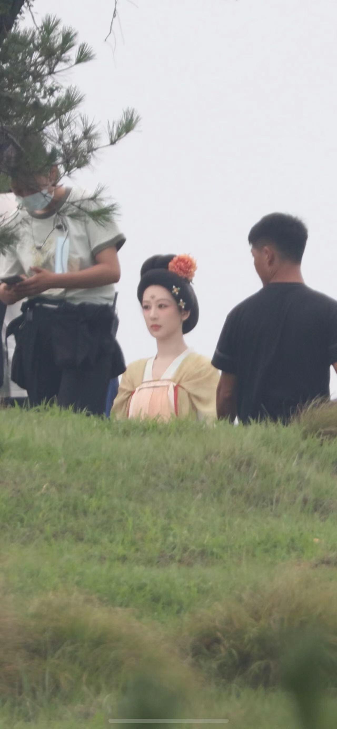 杨紫、李现#国色芳华# 路透🈶期待杀青！在线蹲蹲杀青特辑[干饭人] ​​​
