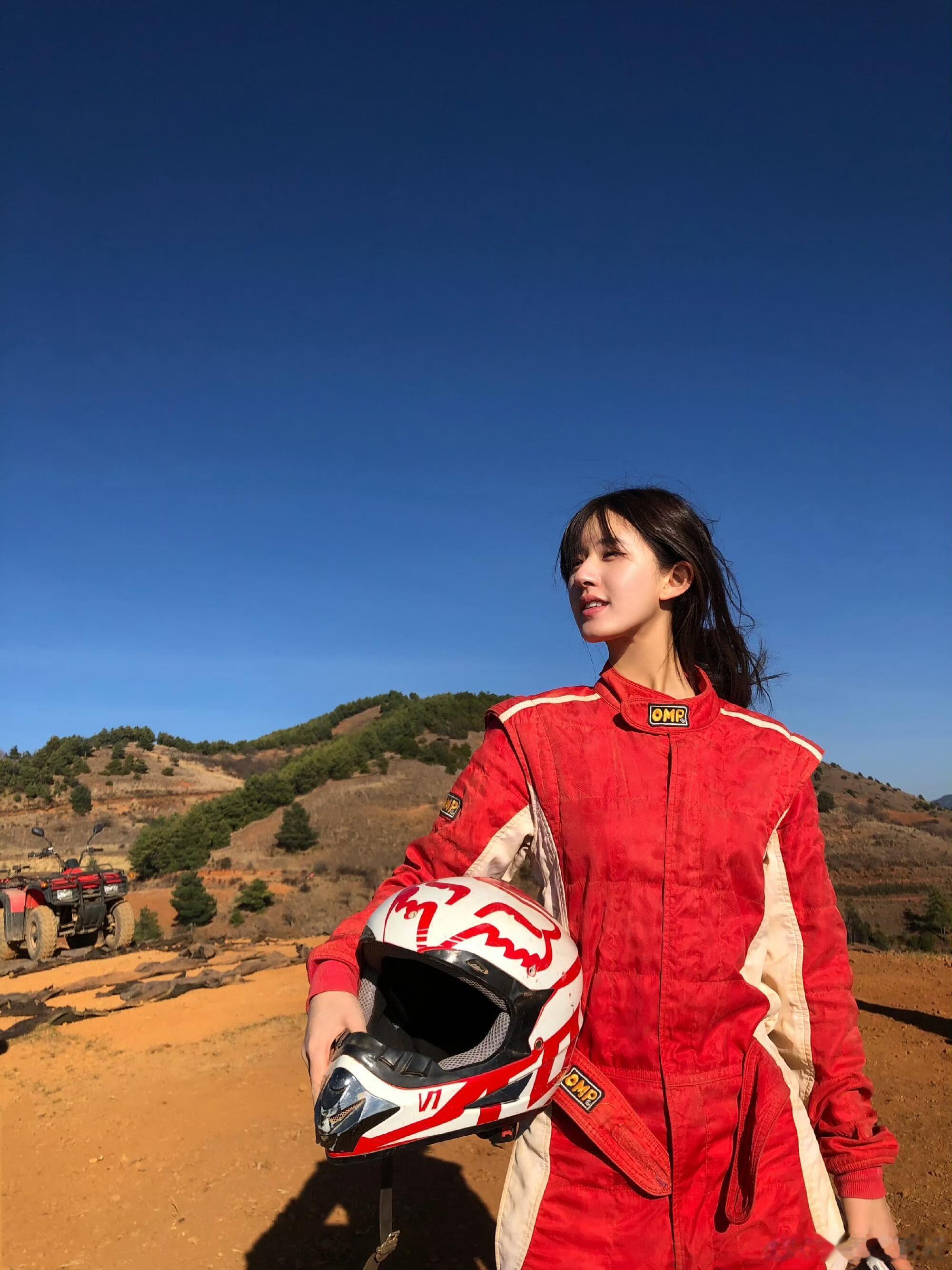 赵露思机车照模板，这组照片当年好火。 ​​​