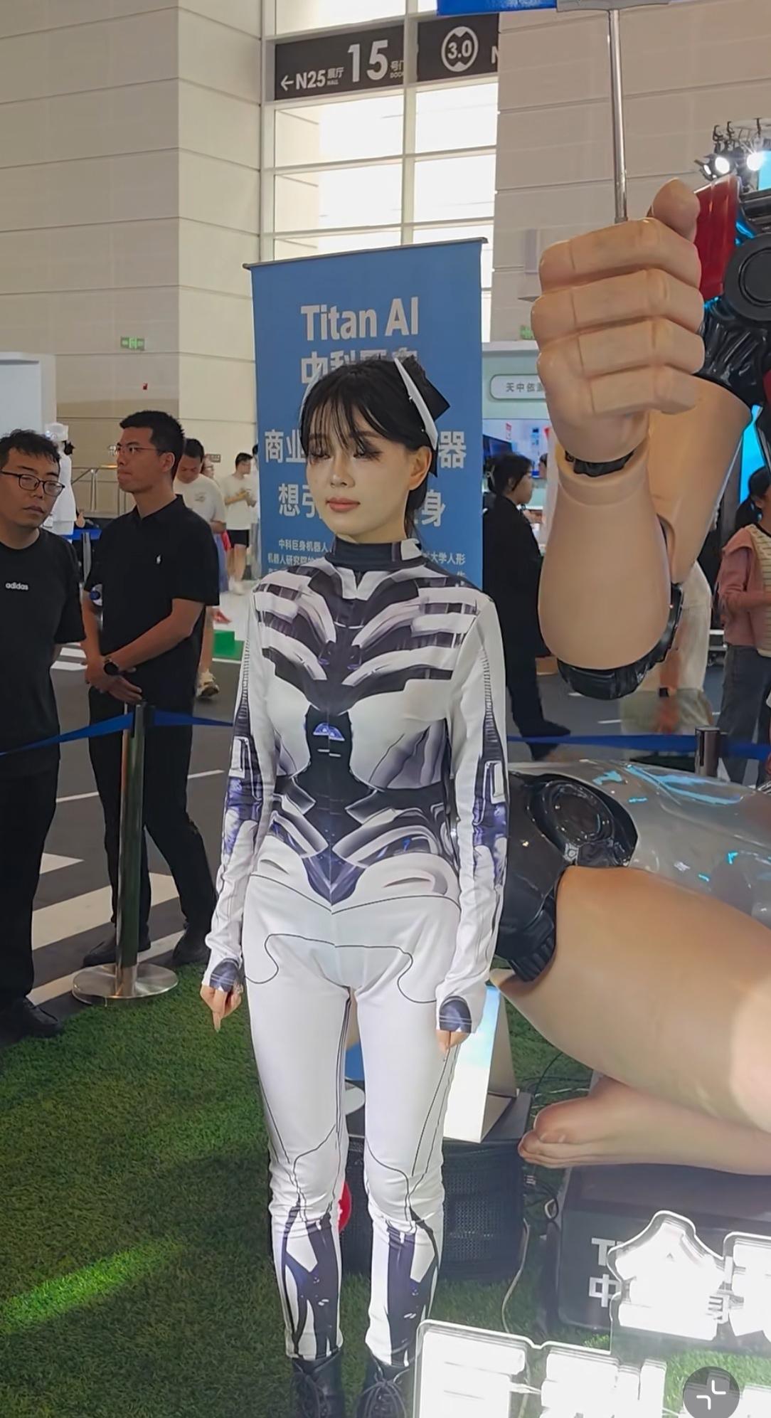 现在的机器人已经发展成这样的了吗？简直也太逼真了吧！