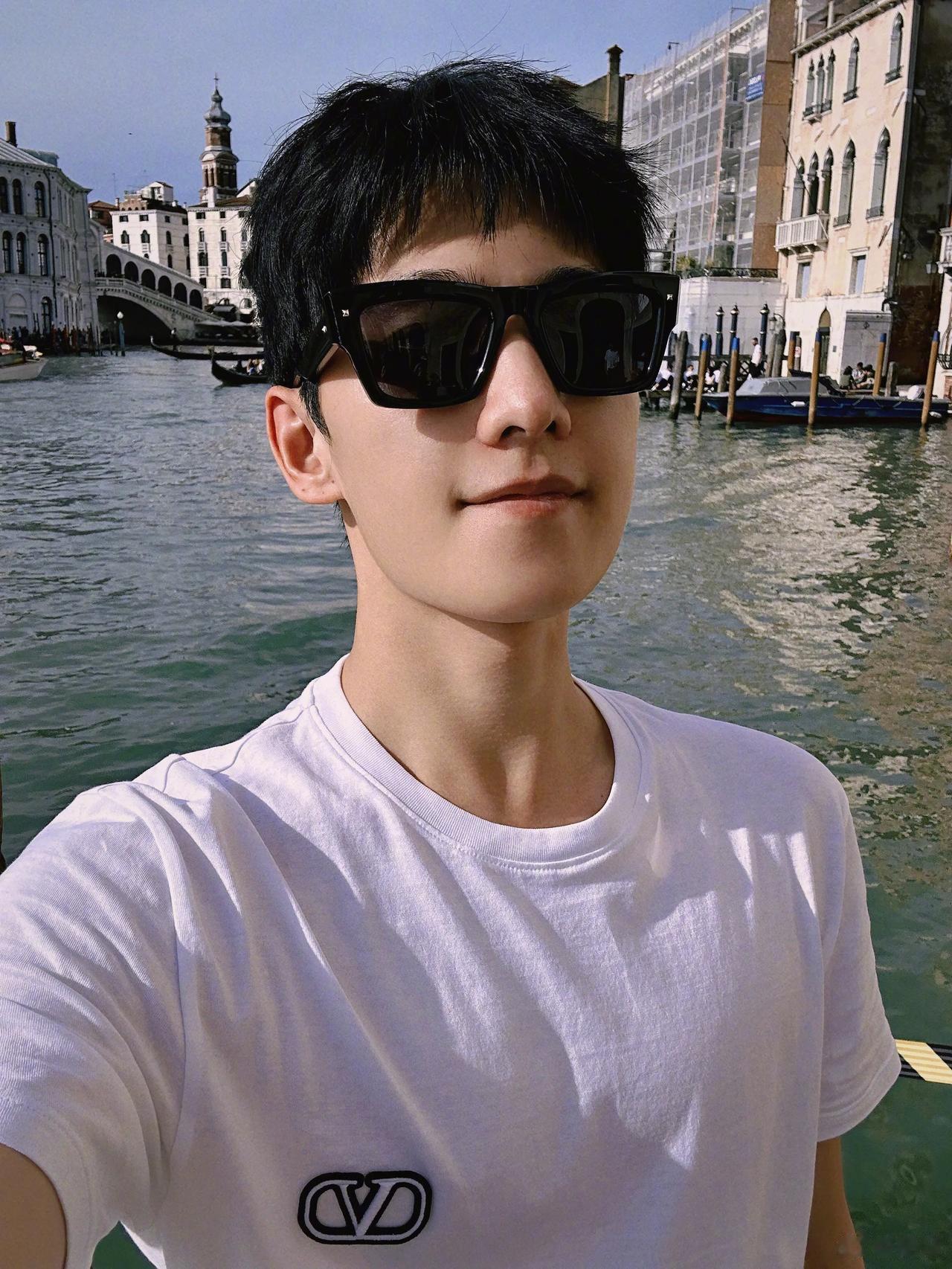9月19号杨洋也会去现场么！！期待！

我知道荣耀90发布的时候杨洋在现场，还和