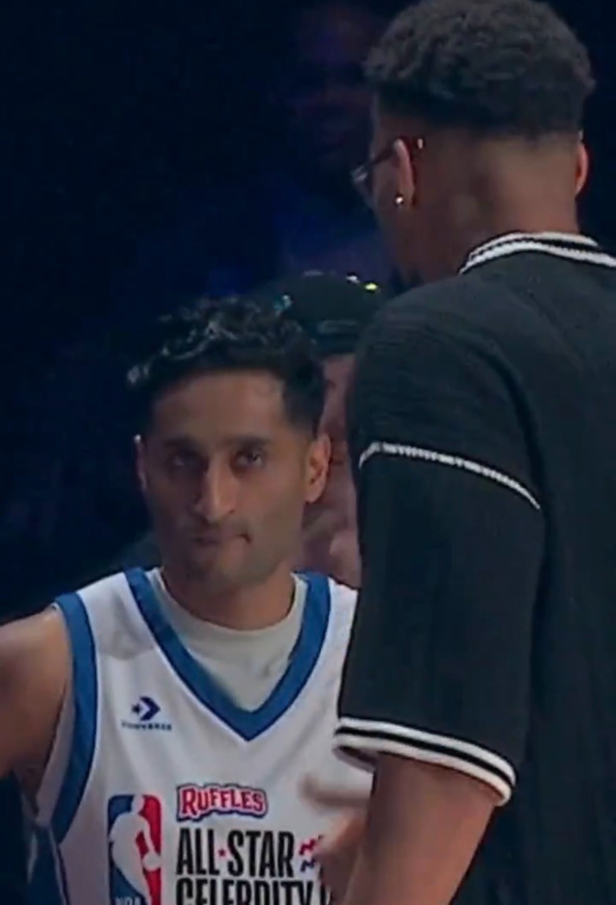 shams：等等，休赛期在加一队，雄鹿和字母哥！ 