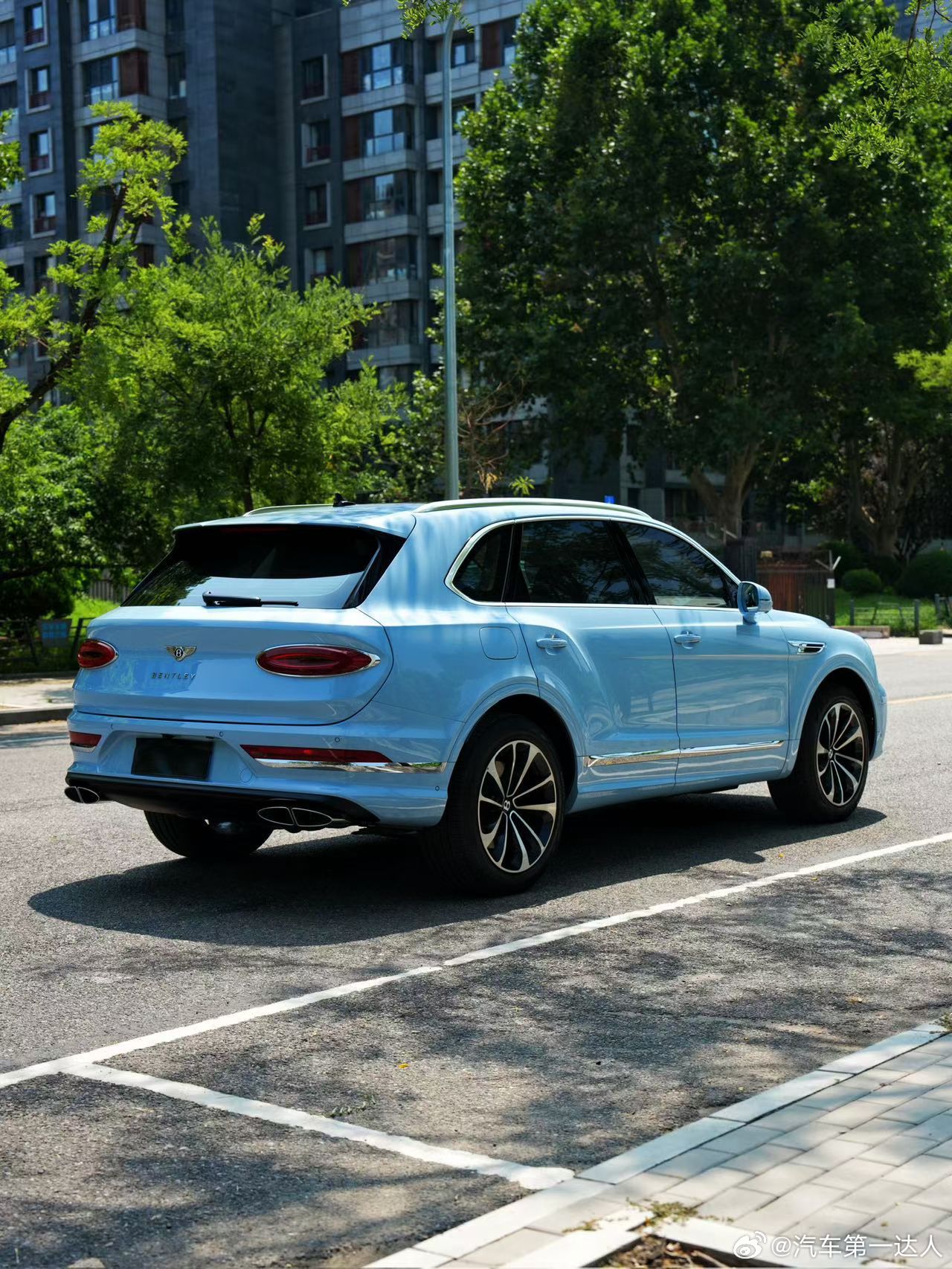  宾利添越 V8‑4.0T25年仅1000公里，准新车🔹外观：Jetstrea